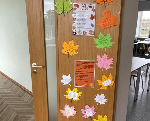 ,, Kad rudens lapas krīt, dzeja atdzimst!”