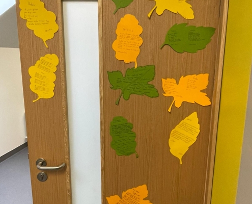 ,, Kad rudens lapas krīt, dzeja atdzimst!”